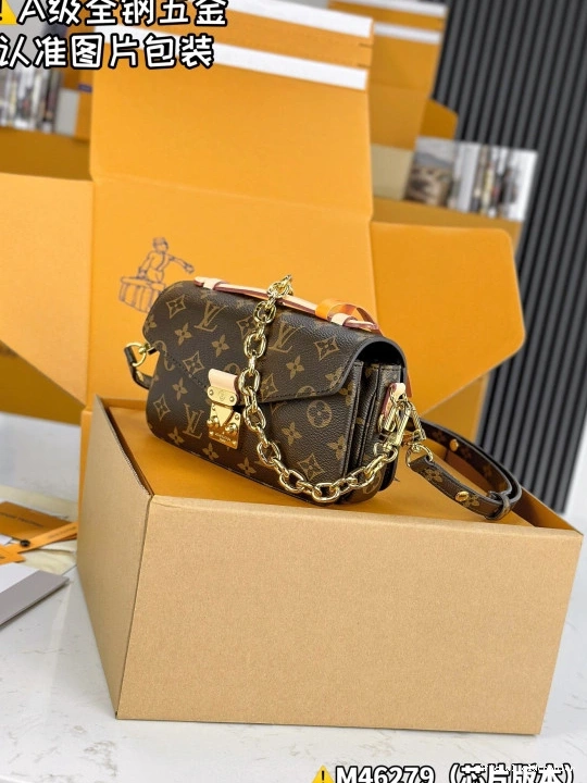 Official oldcobbler EAST WEST POCHETTE METIS VUITTON LOUIS 0808